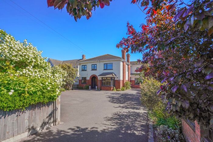 4 Bedroom Detached House For Sale In Yarmouth Road, Lowestoft, NR32