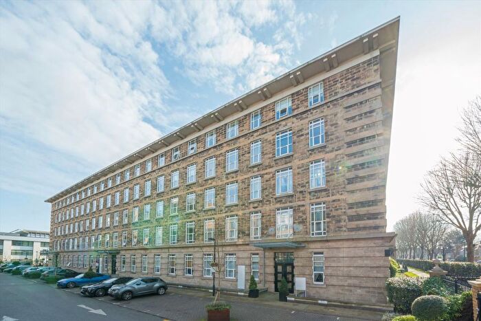 Studio To Rent In Bromyard Avenue, London, W3