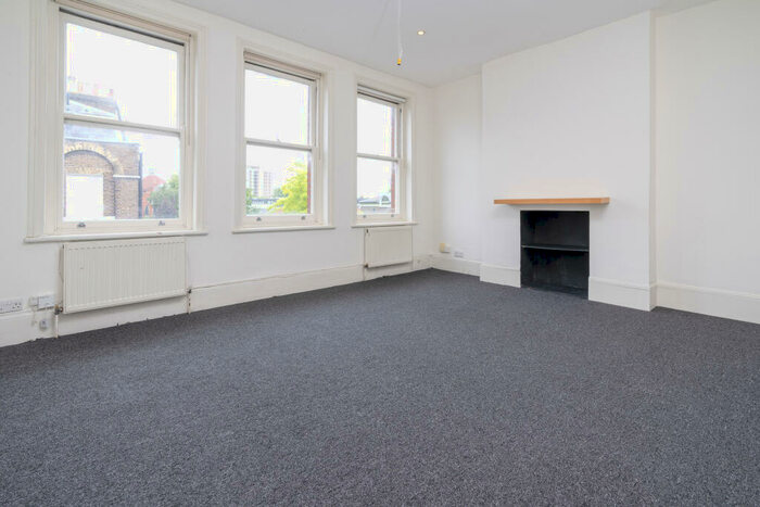 2 Bedroom Apartment To Rent In Canonbury Lane, Islington, London, N1