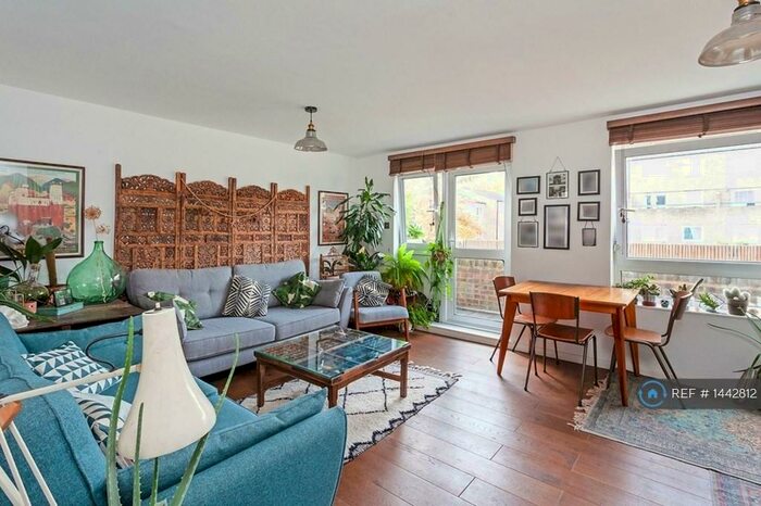 3 Bedroom Maisonette To Rent In Fowler House, London, SE5