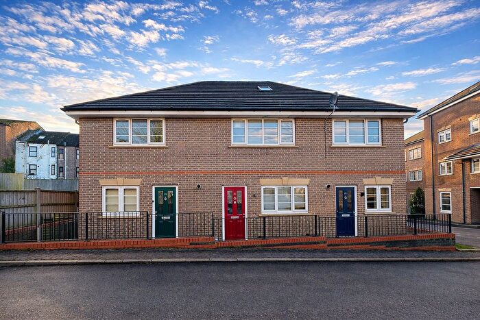 2 Bedroom End Terrace House To Rent In Kingswood Court, Grove Road, Luton, Bedfordshire, LU1