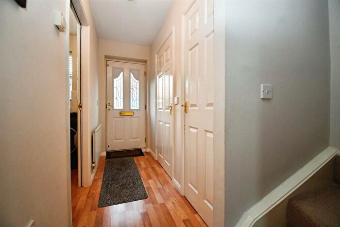 3 Bedroom Town House For Sale In Heatherwood Court, Bransholme, Hull, HU7