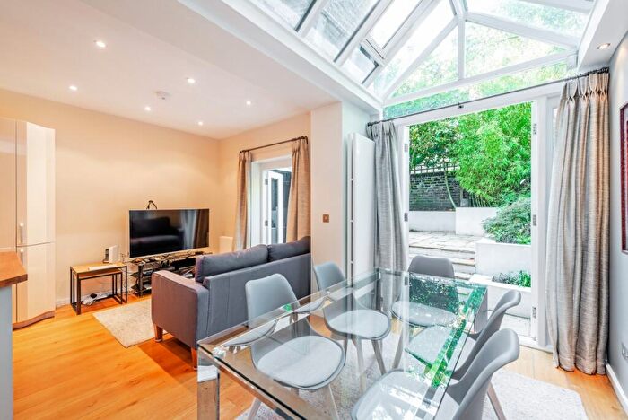 2 Bedroom Flat To Rent In Westgate Terrace, Chelsea, London, SW10