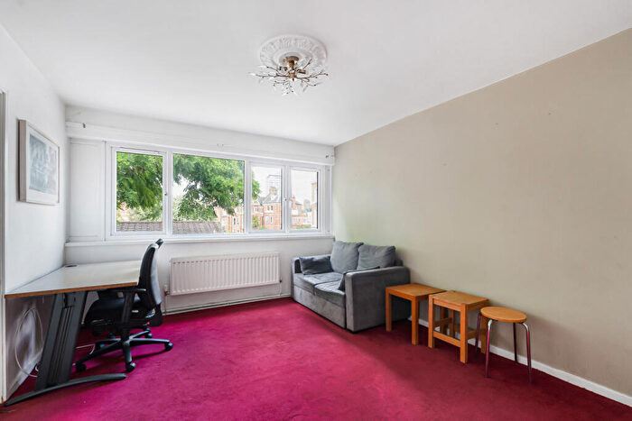 1 Bedroom Apartment For Sale In Banbury Street, London, SW11