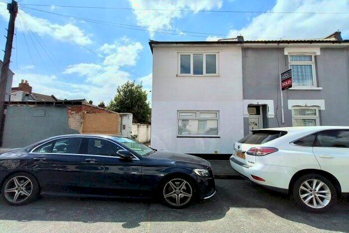 2 Bedroom Maisonette To Rent In Gruneisen Road, Portsmouth, PO2