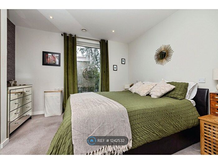 2 Bedroom Flat To Rent In Clift House, London, N1