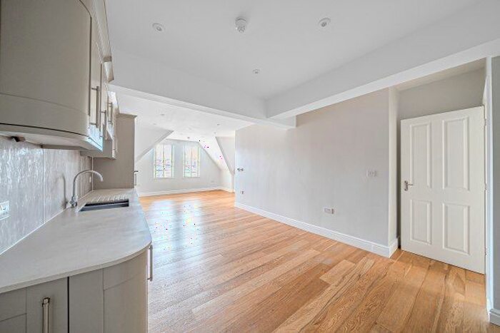 2 Bedroom Flat To Rent In Black Horse Way, Horsham, RH12