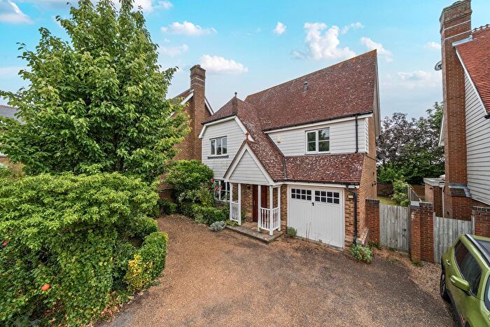 4 Bedroom Detached House For Sale In Pucknells Close, Swanley, Kent, BR8