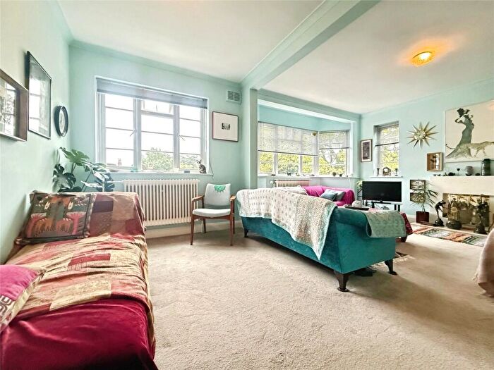 1 Bedroom Apartment For Sale In Knighton Court, Knighton Park Road, Stoneygate, LE2