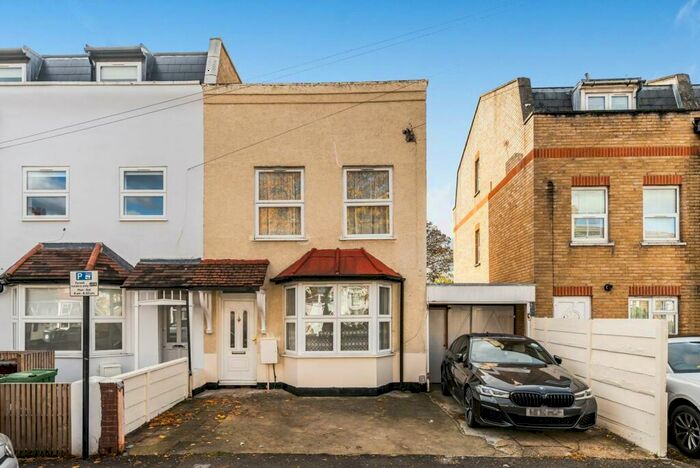 4 Bedroom Detached House To Rent In Vicarage Road, Leyton, London, E10