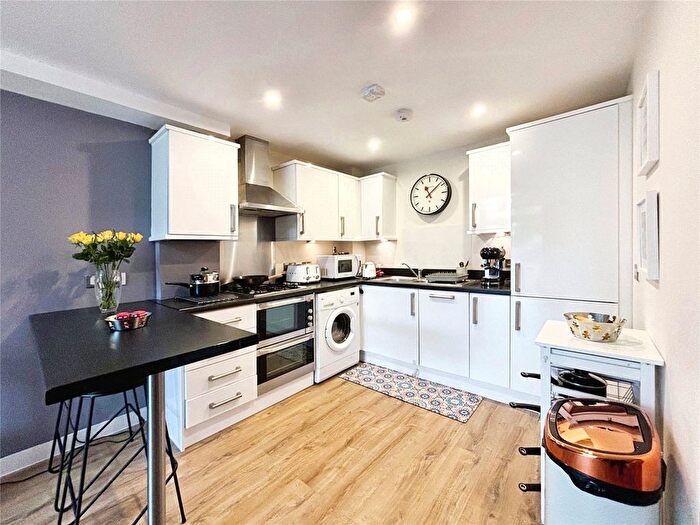 2 Bedroom Flat For Sale In Brunell Close, Maidstone, Kent, ME16