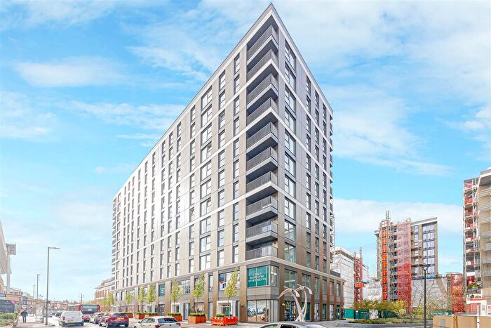 2 Bedroom Flat To Rent In Eden Grove, Staines-Upon-Thames, TW18