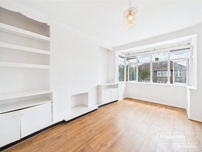 2 Bedroom Maisonette To Rent In Lyne Court, Meadowbank Road, Kingsbury, NW9