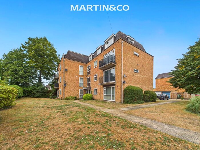 2 Bedroom Flat For Sale In Edgecumbe Court, Laleham Road, Staines, TW18