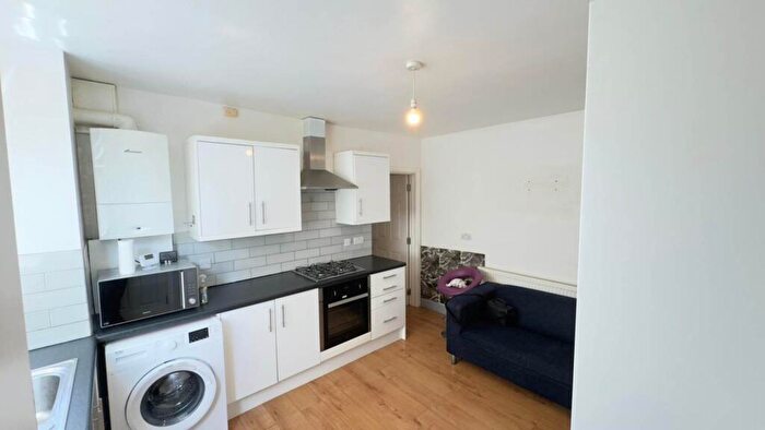 4 Bedroom Semi-Detached House To Rent In High Wycombe, HP13