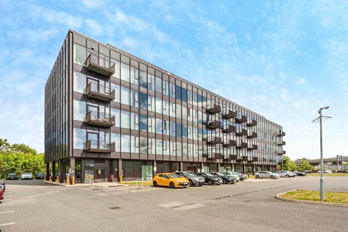 2 Bedroom Flat For Sale In Buckingham Road, Milton Keynes, Buckinghamshire, MK3