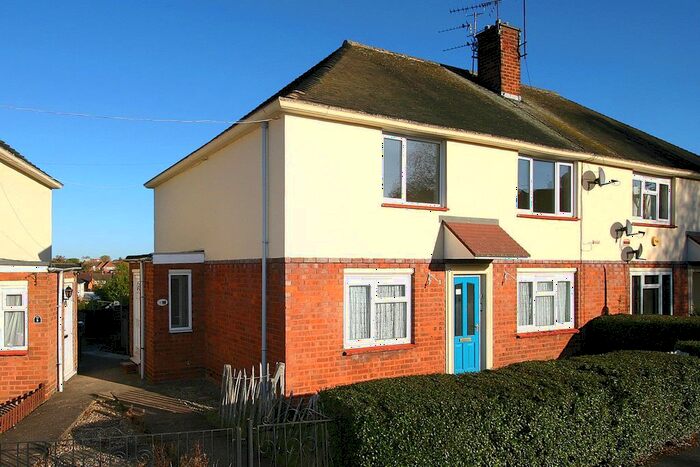 2 Bedroom Maisonette To Rent In Lamb Crescent, Wombourne, Wolverhampton, WV5