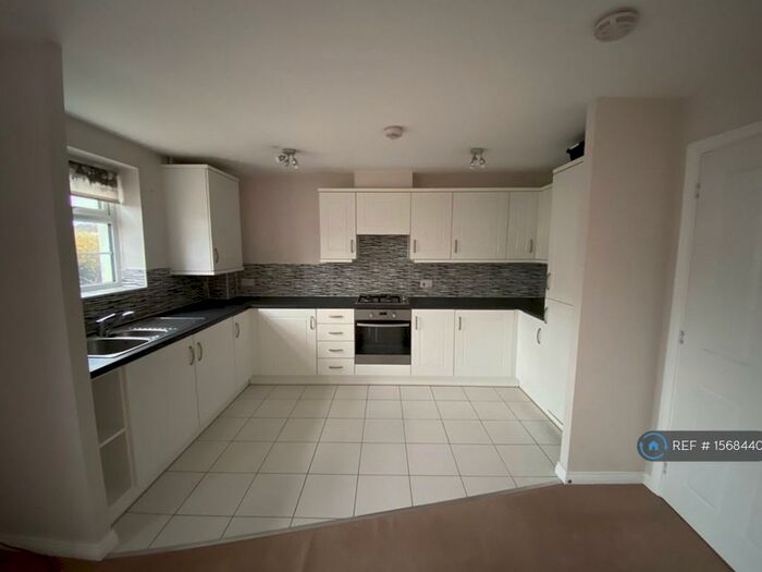 2 Bedroom Flat To Rent In Shearwater House, Harwich, CO12