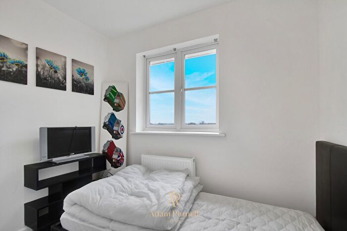 2 Bedroom Flat For Sale In Elizabeth Court, Leicester, LE9