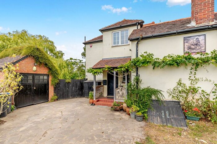 5 Bedroom Semi-Detached House For Sale In Shatterling, Canterbury, Kent, CT3