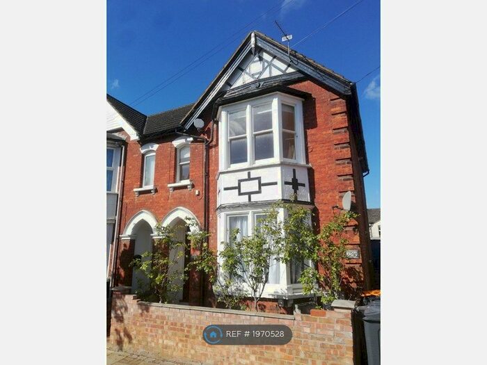 2 Bedroom Maisonette To Rent In Spenser Road, Bedford, MK40