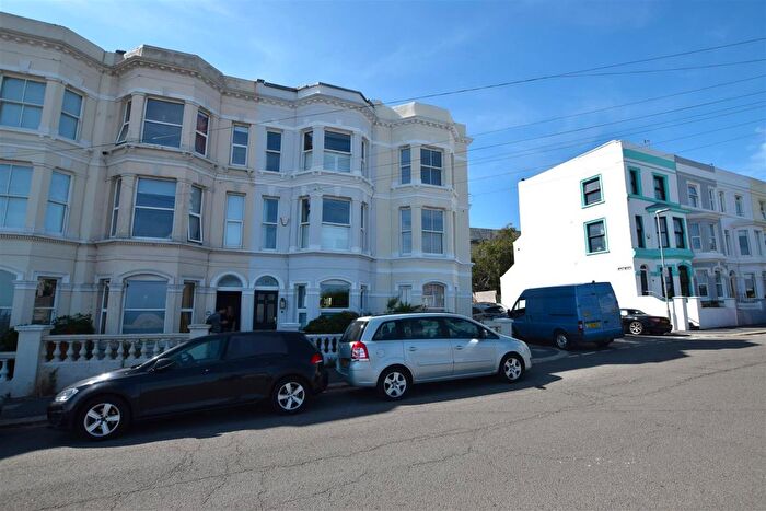 4 Bedroom Town House To Rent In Priory Road, Hastings, TN34