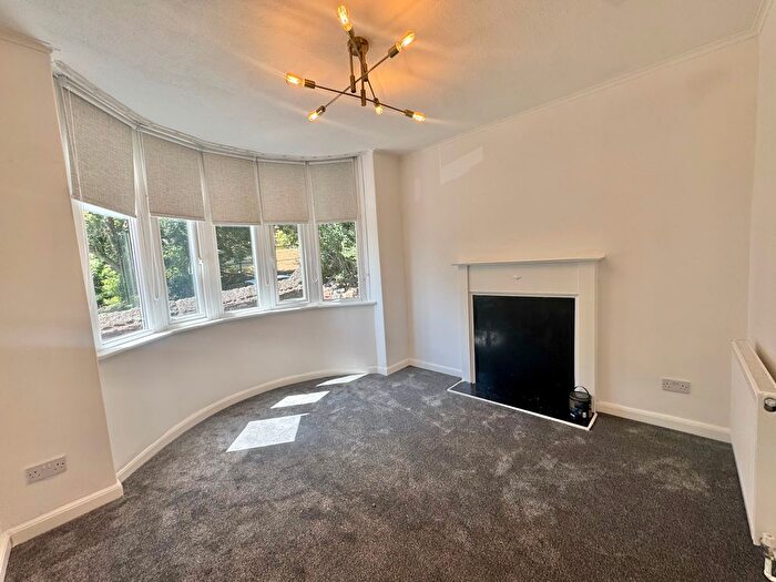 3 Bedroom Semi-Detached House To Rent In Temple Road, Dewsbury, WF13