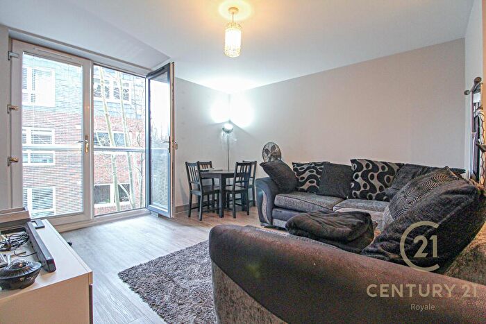 1 Bedroom Flat For Sale In Park Terrace Worcester Park, KT4