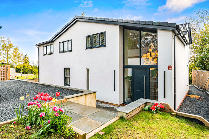 4 Bedroom Detached House For Sale In Fox Close, Oxford, OX44