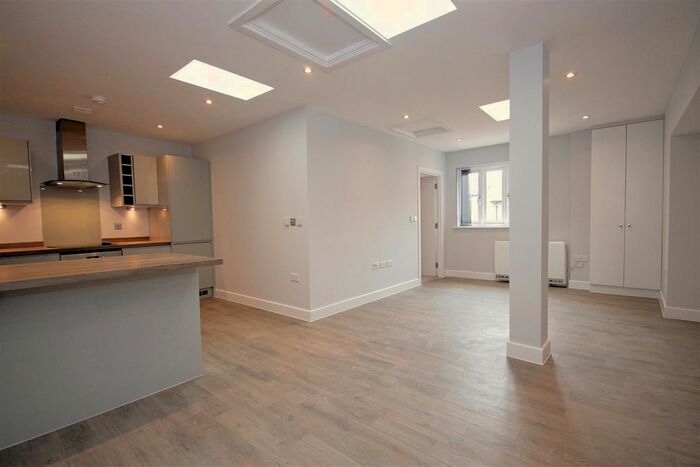 2 Bedroom Flat To Rent In Sir Isaacs Walk, Colchester, CO1