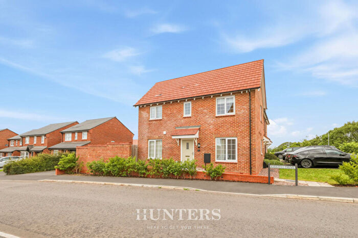 3 Bedroom Semi-Detached House For Sale In Kirkfell Drive, Middleton, Manchester, M24