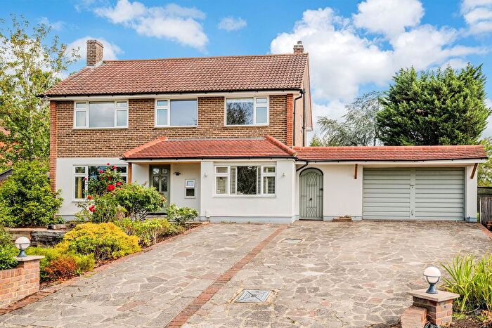 4 Bedroom Detached House For Sale In Brokes Crescent, Reigate, RH2