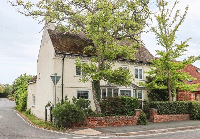 4 Bedroom Link Detached House For Sale In Havant Road, Hayling Island, PO11