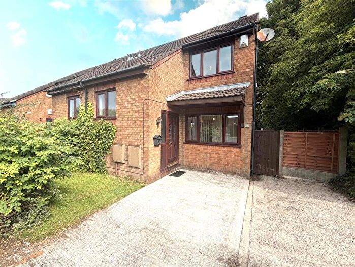 2 Bedroom House For Sale In Redstock Close, Westhoughton, Bolton, BL5
