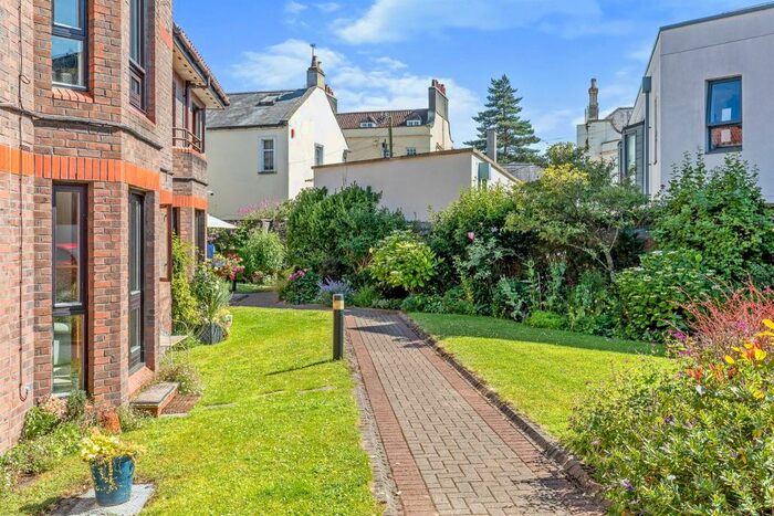 1 Bedroom Apartment For Sale In The Fosseway, Bristol, BS8
