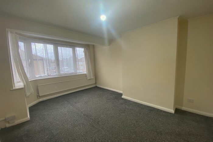 2 Bedroom Flat To Rent In Walden Way, Ilford, IG6