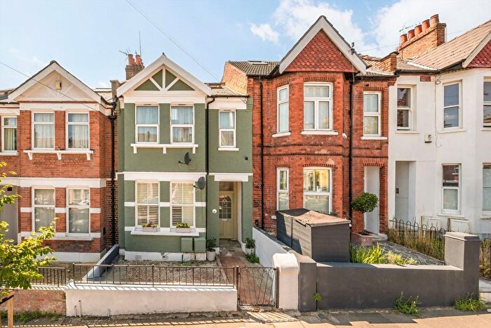 2 Bedroom Flat For Sale In Berrymead Gardens, Acton, W3