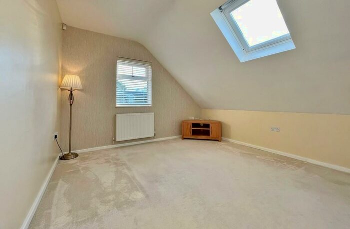 1 Bedroom Apartment To Rent In Three Bridges, Crawley, RH10