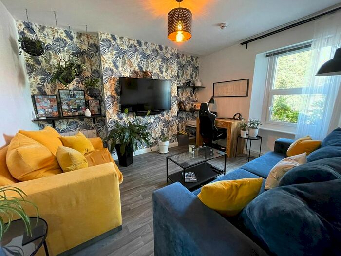 1 Bedroom Semi-Detached House To Rent In Union Street, Torquay, TQ2