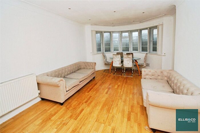2 Bedroom Flat For Sale In Beaufort Park, Hampstead Garden Suburb, NW11