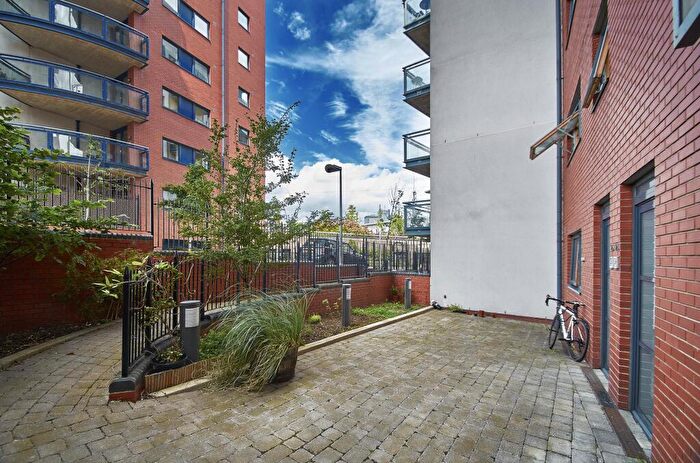 2 Bedroom Flat To Rent In Galaxy Building, Crews Street, E14
