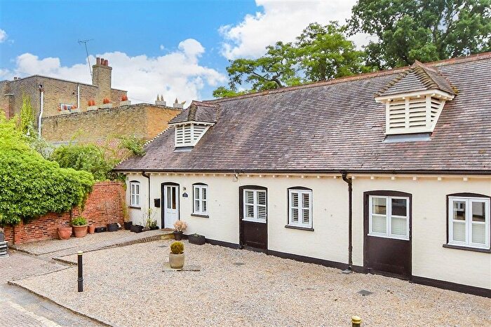 2 Bedroom Barn Conversion For Sale In Abridge Road, Theydon Bois, Theydon Bois, Essex, CM16