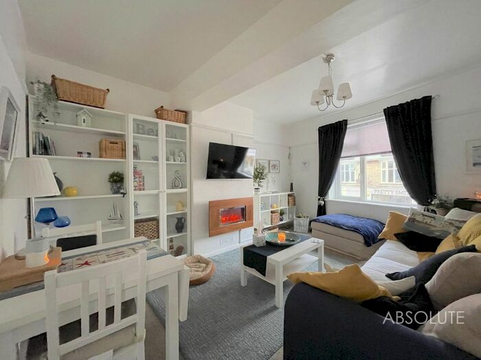 2 Bedroom Flat To Rent In A Torquay Road, Paignton, Devon, TQ3