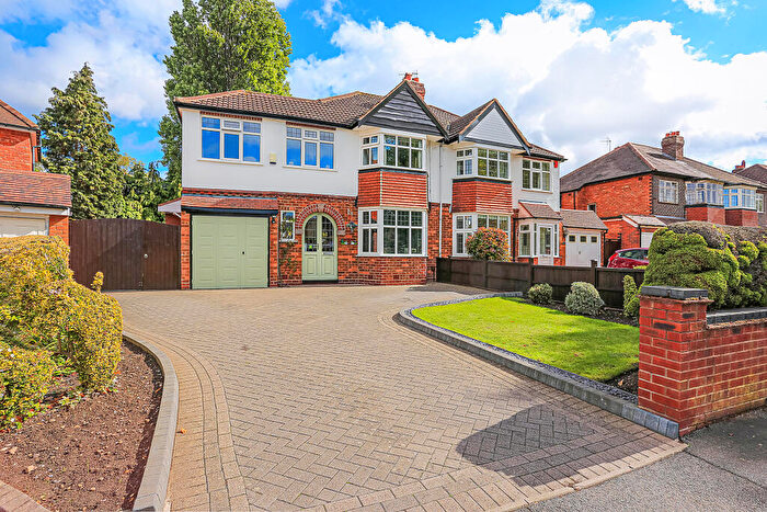 4 Bedroom Semi-Detached House For Sale In Reservoir Road, Solihull, B92