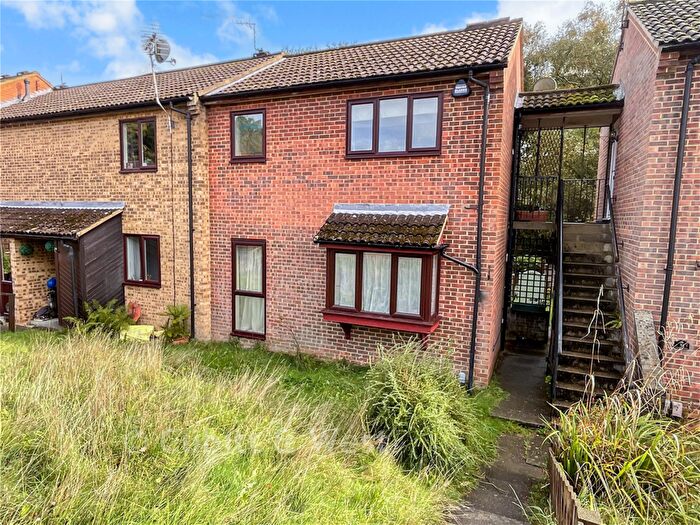 1 Bedroom Ground Maisonette For Sale In Brooklands Road, Tollgate Hill, Crawley, West Sussex, RH11