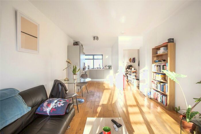 2 Bedroom Apartment To Rent In Davenant Street, Whitechapel, London, E1