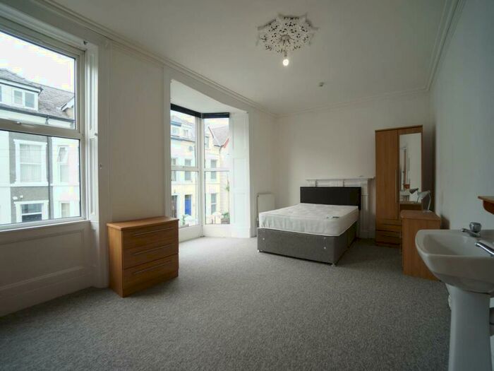 5 Bedroom House To Rent In College Road, Bangor, Gwynedd, LL57