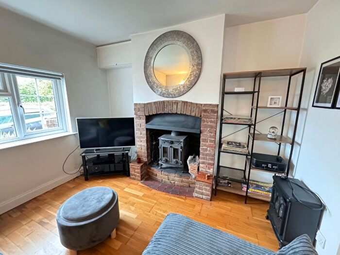 2 Bedroom End Of Terrace House For Sale In Church Road, Streatley, Luton, LU3