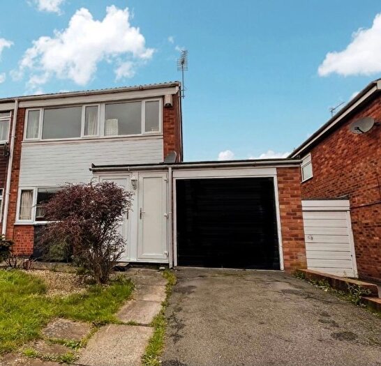 3 Bedroom Semi-Detached House To Rent In Belgrave Walk, Walsall, WS2