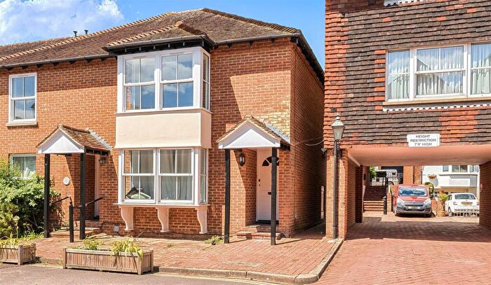 2 Bedroom Apartment For Sale In Tarrant Wharf, Arundel, BN18